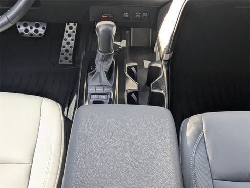 Used 2025 Toyota Camry SE image 18