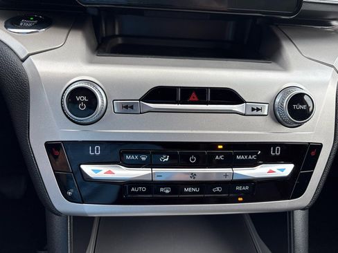 Used 2021 Ford Explorer XLT w/ Equipment Group 202A image 28