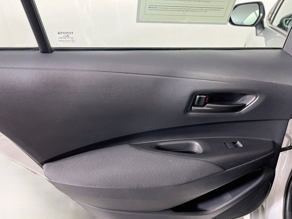 Used 2025 Toyota Corolla LE FWD image 27