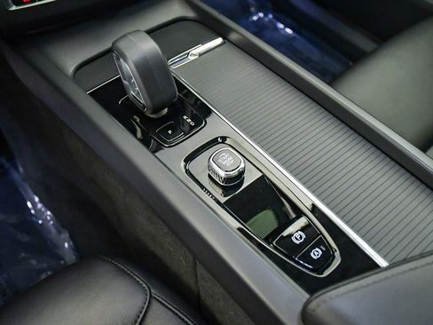 Certified 2023 Volvo XC60 B5 Core w/ Protection Package Premier image 21