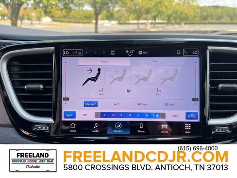 New 2025 Chrysler Pacifica Select image 30