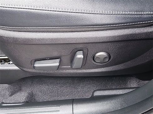 Used 2024 Kia Telluride EX w/ EX Captain's Chair Package image 22