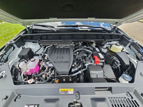Certified 2024 Toyota Highlander XLE image 11