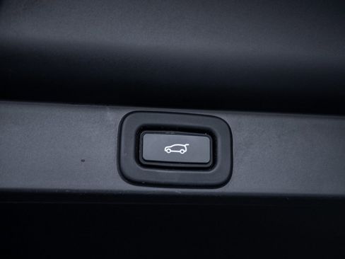 Used 2023 Land Rover Range Rover SV image 36