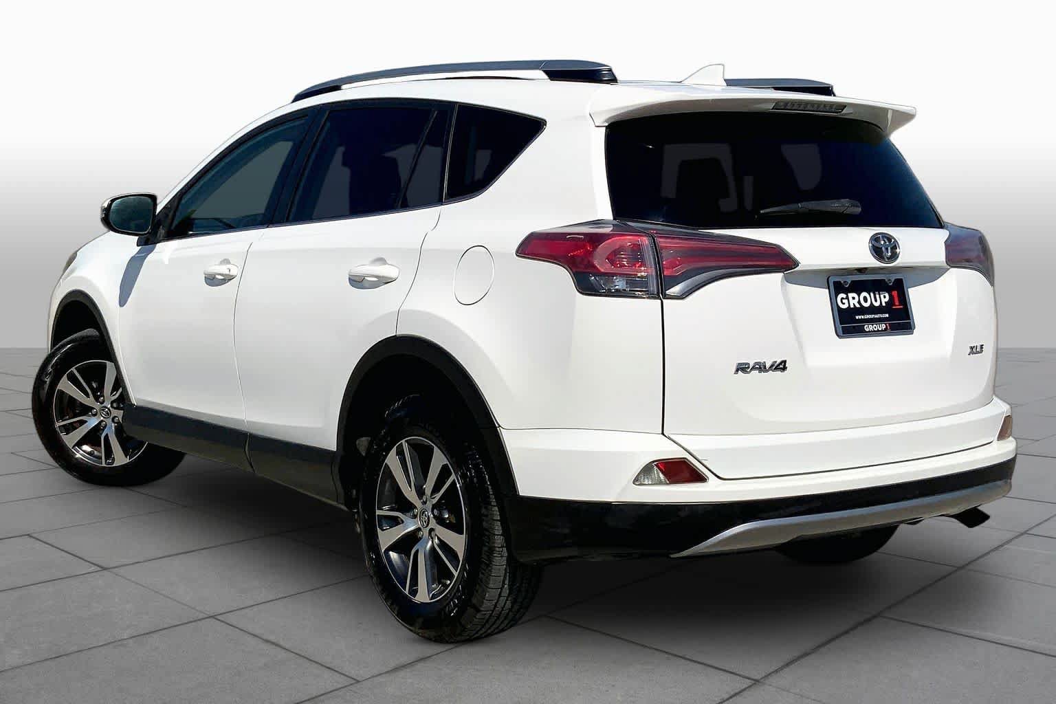 Used 2018 Toyota RAV4 XLE FWD image 12