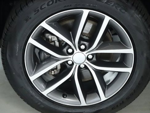 Used 2025 Land Rover Discovery Sport S image 38