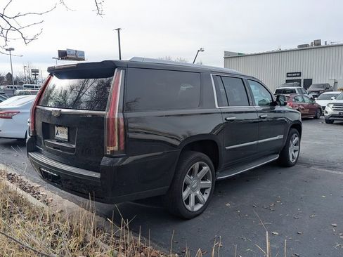 Used 2018 Cadillac Escalade ESV Premium Luxury image 3
