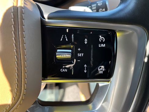 Used 2023 Land Rover Range Rover SE image 8