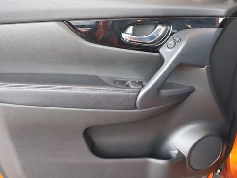 Used 2021 Nissan Rogue Sport SL FWD image 11