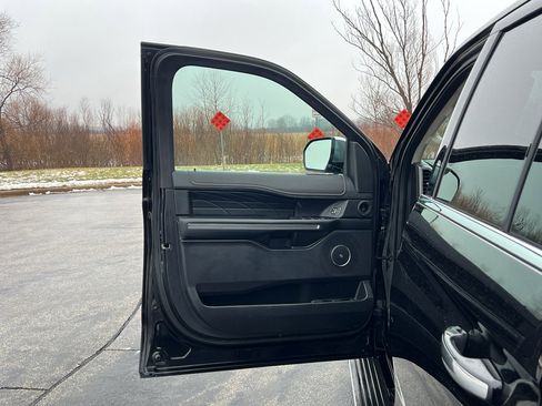 Used 2019 Ford Expedition Max Platinum image 12