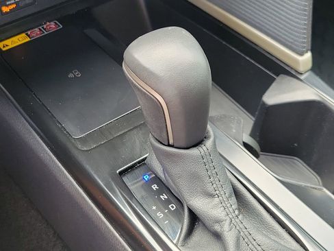 Used 2025 Toyota Camry SE image 27