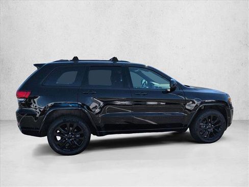 Used 2018 Jeep Grand Cherokee Altitude image 4