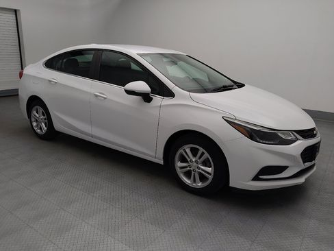 Used 2018 Chevrolet Cruze LT FWD image 11