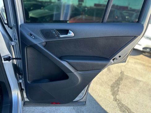 Used 2013 Volkswagen Tiguan SE image 23