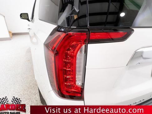 Used 2021 GMC Yukon Denali w/ Advanced Technology Package AWD/4WD image 9