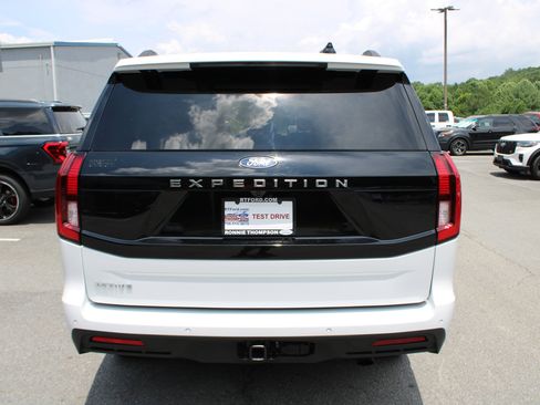 Used 2025 Ford Expedition Active AWD/4WD image 4