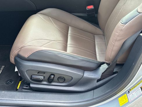 Used 2024 Lexus ES 350 Ultra Luxury w/ Accessory Package (Z2) FWD image 19