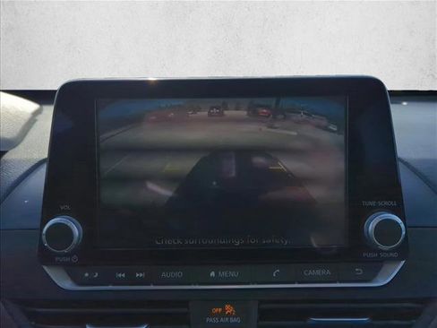 Used 2024 Nissan Altima 2.5 SV image 10