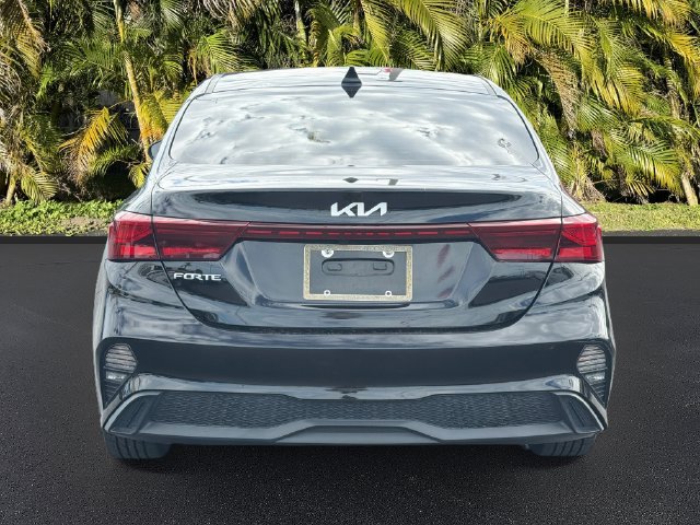 Used 2022 Kia Forte LXS w/ LXS Technology Package FWD image 6