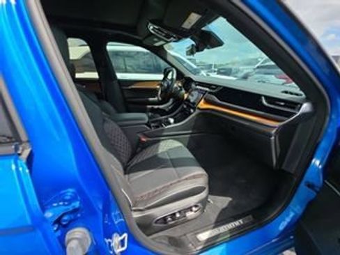 Used 2022 Jeep Grand Cherokee Summit AWD/4WD image 8