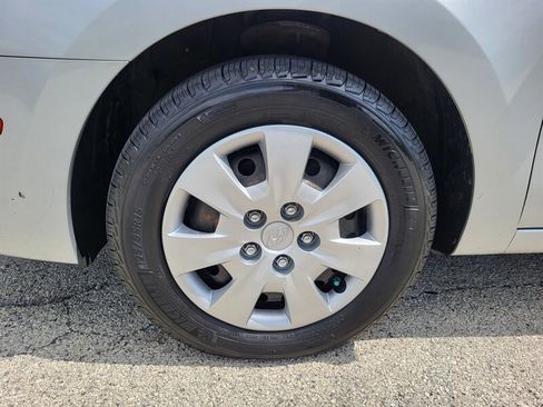 Used 2011 Hyundai Elantra GLS image 30