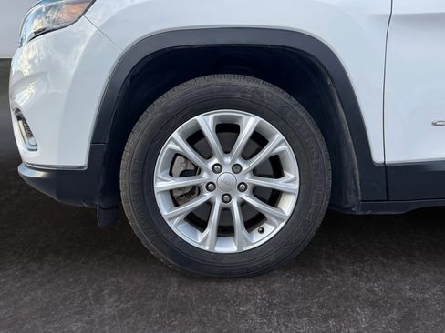 Used 2019 Jeep Cherokee Latitude w/ Popular Appearance Group image 9