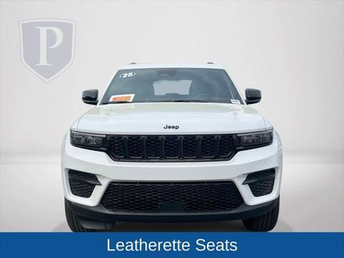Certified 2025 Jeep Grand Cherokee Altitude AWD/4WD image 4