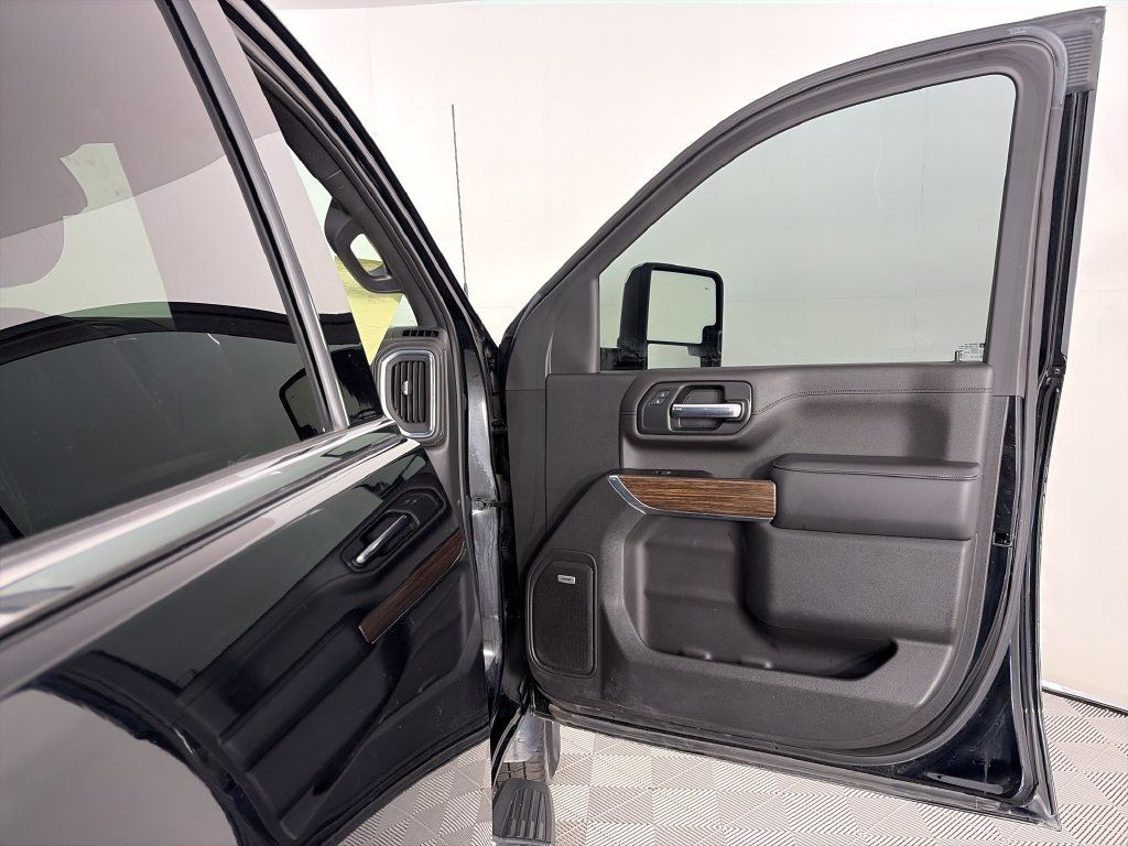 Used 2022 Chevrolet Silverado 3500 High Country AWD/4WD image 30