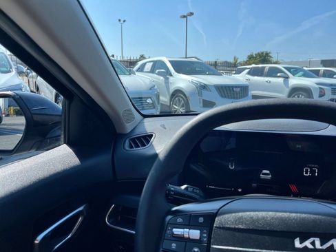 Used 2025 Kia K4 FWD image 35
