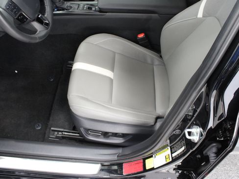 Used 2026 Toyota Camry SE w/ Convenience Package FWD image 15