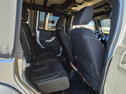 Used 2016 Jeep Wrangler Unlimited Sahara w/ Connectivity Group image 25