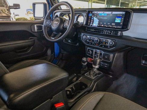 Used 2024 Jeep Wrangler Willys image 35