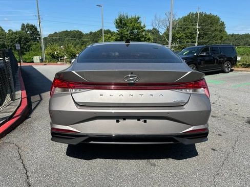 Used 2023 Hyundai Elantra Limited FWD image 4