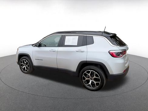 Used 2025 Jeep Compass Limited image 10