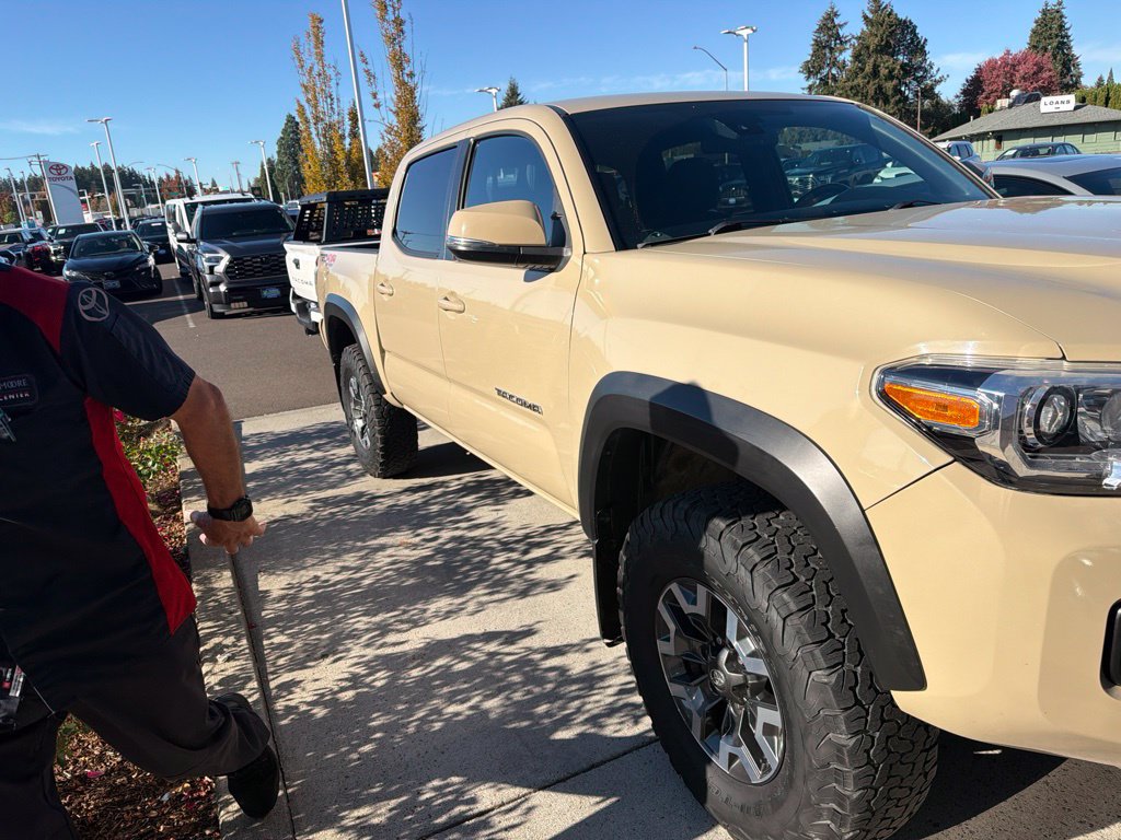 Certified 2019 Toyota Tacoma TRD Off-Road w/ Technology Package AWD/4WD image 3
