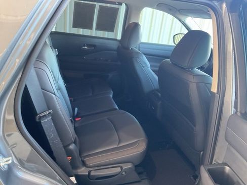 Used 2025 Nissan Pathfinder SL image 23