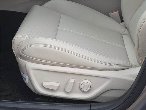 Used 2026 Genesis G70 2.5T image 27