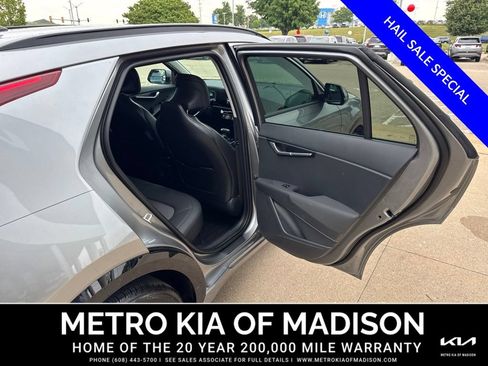 Used 2025 Kia Niro EX Touring FWD image 33