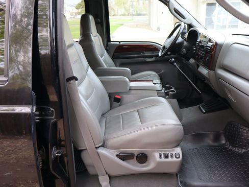 Used 2005 Ford F350 Lariat image 22