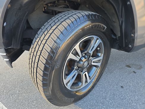 Used 2017 Toyota Tacoma TRD Sport image 34