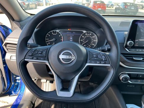 Used 2025 Nissan Altima 2.5 SV image 29