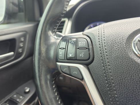 Used 2018 Toyota Highlander Limited Platinum AWD/4WD image 19