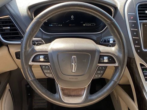 Used 2019 Lincoln Nautilus Select AWD/4WD image 23