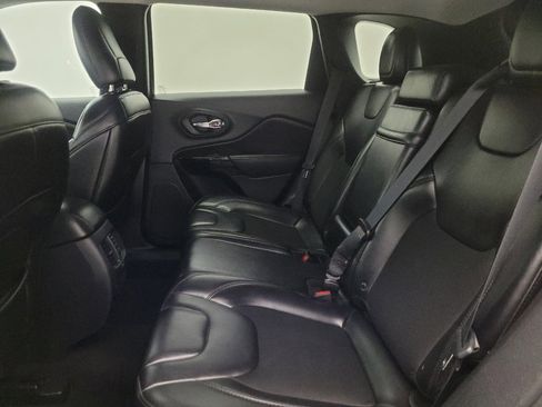 Used 2019 Jeep Cherokee Latitude Plus FWD image 18