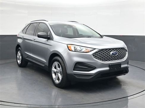 Used 2024 Ford Edge SE image 2