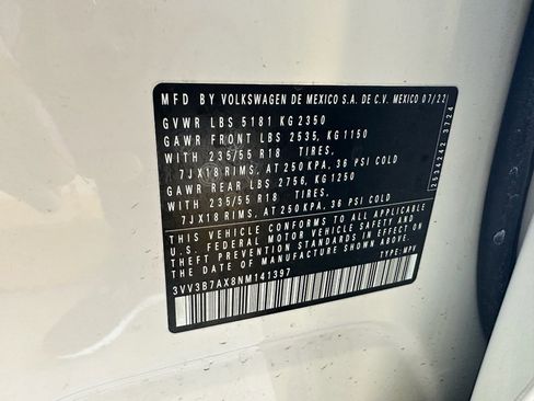 Used 2022 Volkswagen Tiguan SE image 32