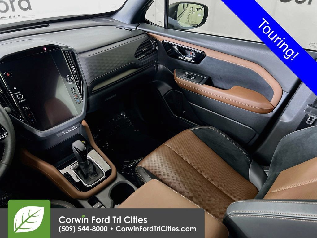 Used 2025 Subaru Forester Touring AWD/4WD image 29