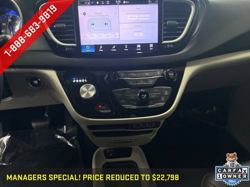 Used 2023 Chrysler Pacifica Touring-L FWD image 6