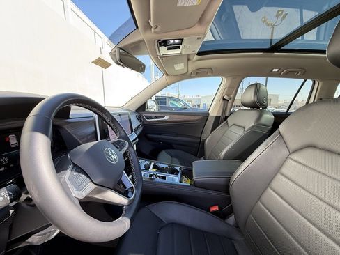 Used 2025 Volkswagen Atlas SEL image 5