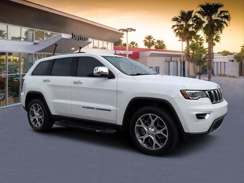 Certified 2022 Jeep Grand Cherokee Limited w/ Trailer Tow Group IV image 1